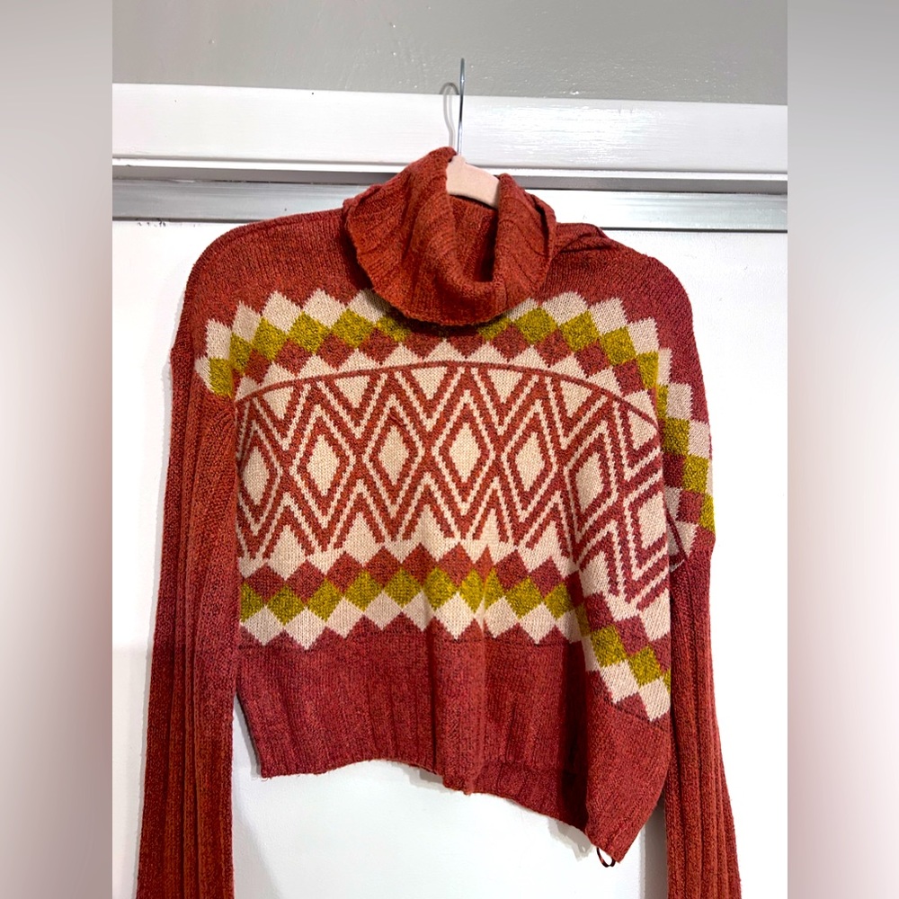 Cropped sweater with loose turtle neck